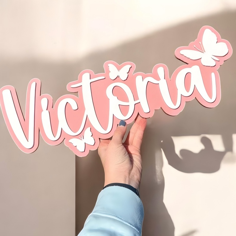 1個入りカスタム漫画蝶名入り木製ネームプレート、ホームルーム - Baby Products Decoration のレビューと価格